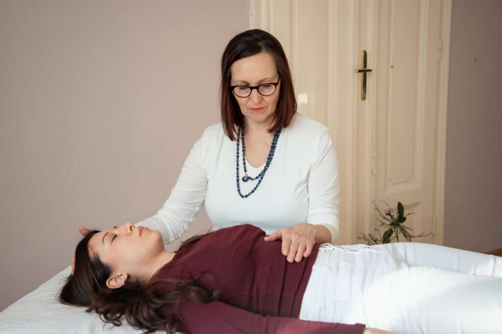 burnout vorbeugen, nervensystem beruhigen, schlafprobleme lösen, verspannungen lösen mit jin shin jyutsu